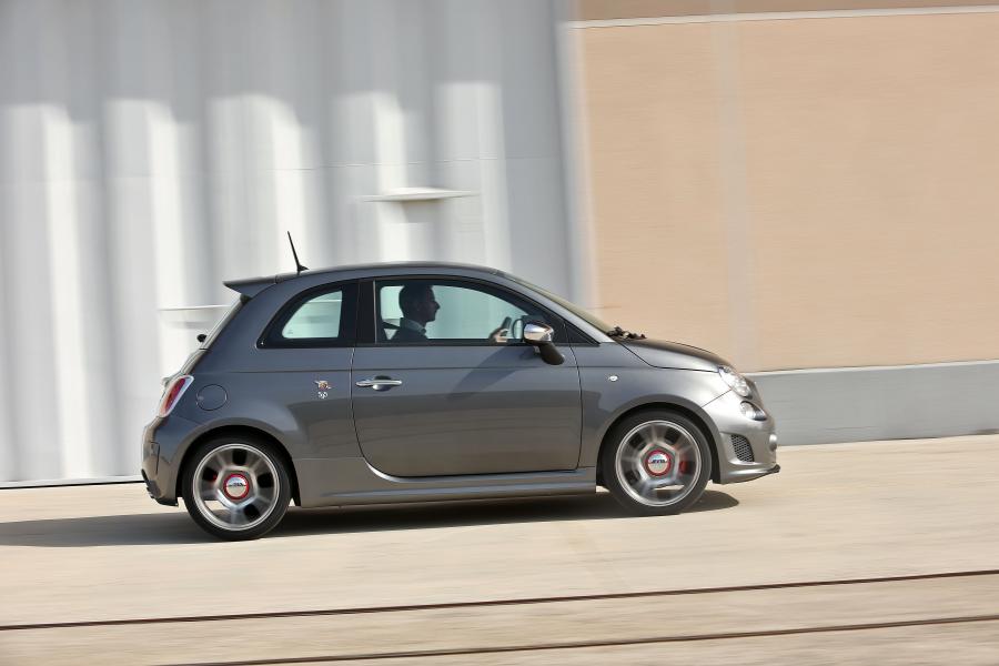 Abarth 595 Competizione 2011 года  (фото 25 из 32)